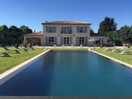 Luxurious New Contemporary Country House Of 350 M2 With Mirror Pool Puyricard Country House Mansions For Rent House