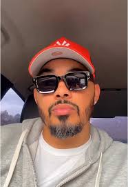 damon.saunders (@damon.saunders)