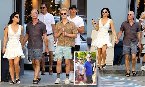 Bezos was born in albuquerque, new mexico, and raised in houston, texas. Jeff Bezos And Lauren Sanchez Enjoy Another Day Of Their St Barth Getaway With Her Son Daily Mail Online