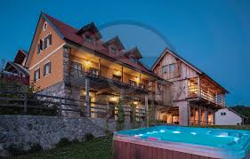 Novo mesto liegt südöstlich, an der krka, die hier eine art bogen um den ort bildet, unweit der grenze zu kroatien. Ferienhaus Novo Mesto Semic Slowenien Sse105 Novasol