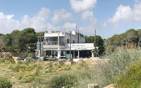 What is the english language plot outline for esperanza del corazón (2011)? Bar Esperanza Mallorca Interview With Co Owner Valeska Blog By The Urban Kids