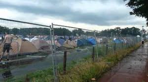 It is held within a large enclosure of fields and woodland—between a dual carriageway called kempische steenweg—in the village of kiewit, approximately 7 km north of hasselt. 5 Doden 3 In Levensgevaar Na Pukkelpop Drama Buitenland Ad Nl
