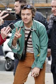 Roho yangu bwana inakutamani wewe peke yako ndiwe tiba yangu neno lako bwana litaniponya kwa sababu wewe mungu ni mmoja twakuomba. Harry Styles Harry Styles Golden Film Clip Has Saved 2020 Russh