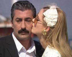 Ali Kaptan ve Caroline'i Sevenler