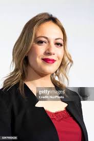 56 Cara Chin Stock Photos, High-Res Pictures, and Images