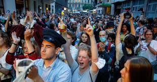 Ennek ellenére vasárnapra újabb demonstrációt szerveznek, ezúttal a. A Szinmu Hallgatoinak Nem Orban Fogja Megmondani Hogy Mi A Muveszet Ez A Lenyeg