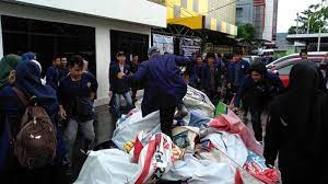 Pihak uniska tidak pernah menawarkan. Puluhan Mahasiswa Uniska Demo Tuntut Fasilitas Kampus Halaman All Banjarmasin Post