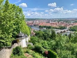 Die kirche wurde nach plänen von balthasar neumann errichtet. Wanderung Zum Wurzburger Kappele Natur Und Kultur Pur