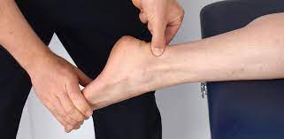 Ligamentele sfâșiate sunt, de asemenea, una tratamentul gleznei și piciorului poate include utilizarea dispozitivelor ortopedice, a medicamentelor. Intrebari Pentru Dr Marius Uscatu Medic Specialist Ortopedie Traumatologie Durere La Glezne Èi La Picior