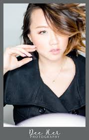 Dee Her's Instagram, Twitter & Facebook