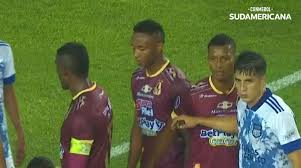 The football team plays in the ecuadorian serie a, the highest level of. So Eektzuushim