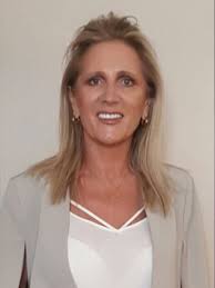 Lisa Cullum's Instagram, Twitter & Facebook