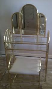 Gold Metal Vanity Set With Bench And Triple Fold Mirrors Condition Is Used Local Pickup Only Ebay Vanity Set Gold Metal Interior Inspo