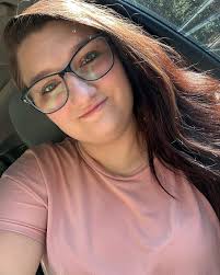 Katelyn Farr's Instagram, Twitter & Facebook