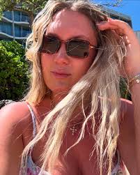 hi it's me again🌴🌺🐠🏄‍♀️🍍🍋‍🟩