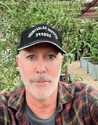 Celebrity couple Beth and Howard Stern uses 90 million dollar fortune to  foster hundreds of cats