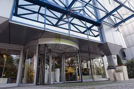 † holiday inn & holiday inn express * 1 800 holiday (800 465 4329) crowne plaza * 1 800 2 crowne (800 227 6963) Holiday Inn Berlin City East Landsberger Allee Mice Service Group Seminar Hotels Germany