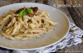 1.farfalle con pomodoro e basilico le farfalle pomodoro e basilico sono un primo piatto estivo semplice e veloce, ideale anche per chi vuole realizzare una pietanza leggera e gustosa: Primi Piatti Leggeri Pronti In 20 Minuti Senza Panna Per La Dieta