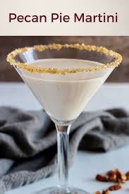 A Festive Simple Pecan Pie Martini Made With A Blend Of Seasonal Vodkas And Irish Cream Liqueur It S Sure To Be A Hit A Vodka Drinks Fruity Cocktails Martini