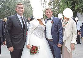 Predsednik beogradske opštine palilula i funkcioner sns aleksandar jovičić uhapšen je večeras zbog sumnje da je povezan sa izvođenjem nelegalnih građevinskih radova na teritoriji opštine palilula. Pokret TvrÄ'ava On Twitter Jel Se Secate Da Smo Objavili Ovu Sliku Pre Par Meseci Filip Radovic Direktor Agencije Za Zastitu Zivotne Sredine I Njegov Kum Aleksandar Jovicic Sveze Uhapseni Predsednik Opstine