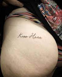 ¿no sabes si es buena idea? Handpoked Kiss Here For Poppy I Ve Often Thought About Getting This Myself Thanks For Comi Tatuajes Intimos Tatuajes Delicados Femeninos Tatuajes Delicados