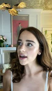 Go to emilia clarke profile or to beautiful british women Emilia Clarke Fans On Twitter Look At This Beautiful Human Bean