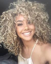 To style delicate, bleached, curly hair, cincotta advises avoiding styling gels formulated with kinky hair can be dry because natural oil produced at the scalp has an indirect journey to the ends. Pin On Hair