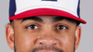 Luis García Jr. exits with mild knee soreness
