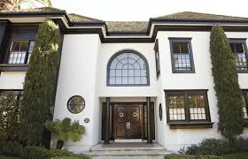 Black And White Spanish Style Home Exterior Form Interior Design Home Exteriors Stucco Home Glossy Black Door Gorgeous Stucco Home W Mediterranean Homes Exterior Stucco Homes White Stucco House