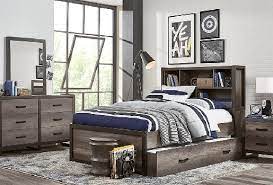 With so many different designs, colors and themes, it can be a challenge choosing the right room decor for your teen girl. Teens Bedroom Furniture Boys Girls