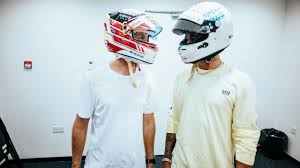 ‍vettel espera luchar por grandes metas con aston martin. Lewis Hamilton Sebastian Vettel Swap F1 Helmets Youtube
