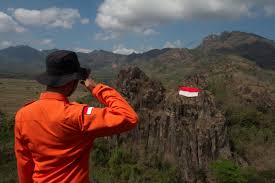 Terapkan sistem manajemen anti penyuapan, indonesia power resmi menjadi perusahaan pertama di sektor ketenagalistrikan yang mendapatkan sertifikasi iso 37001:2016. Bendera Raksasa 192 Meter Persegi Berkibar Di Gunung Sepikul Milenial