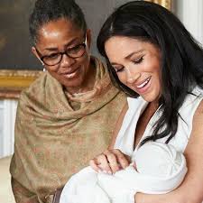 Little Archie Harrison Was Introduced To The Queen The Duke Of Edinburgh And Meghan S Mo Meghan Markle Prince Harry Prince Harry And Meghan Harry And Meghan
