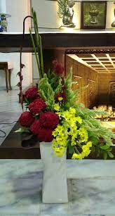 Bunga meja altar merupakan hiasan yang biasanya di gunakan untuk mengisi ruang yang kosong, dengan berbagai macam. Rangkaian Bunga Altar Gereja Rangkaian Bunga Bunga Altar