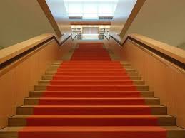Trage den kleber zuerst auf die teppichzuschnitte auf: Stufenbelage Treppen Treppenelemente Baunetz Wissen