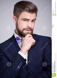 Diese fliege verleiht ihrem smoking oder anzug den letzten feinschliff, um einen eleganten und seriösen auftritt zu garantieren. Gut Aussehender Mann Im Dunkelblauen Anzug Und Im Weissen Hemd Stockfoto Bild Von Hintergrund Hochzeit 89643374