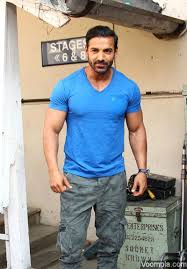 John Abraham Shows Off Biceps And Muscular Physique In A Tight Blue T Shirt And Military Style Cargo Pants Via V John Abraham Casual Wear For Men Men Dress Up