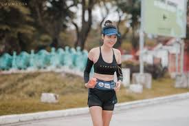 Cha cô là giáo sư ngôn ngữ học nguyễn văn lợi. Tegty4e9jort8m