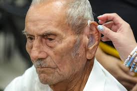 El Instituto Starkey capacita a 29 enfermeras del Sistema Integrado de  Salud (SNIS) y esta mañana realizaron la colocación de aparatos auditivos a  60 personas con problemas de audición. Durante la actividad,