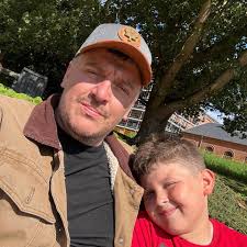 Hello. I've decided to do a bit of self employed work by myself so I need a  business bank account. I'm asking if there's any recommendations for ease  of use and benifits