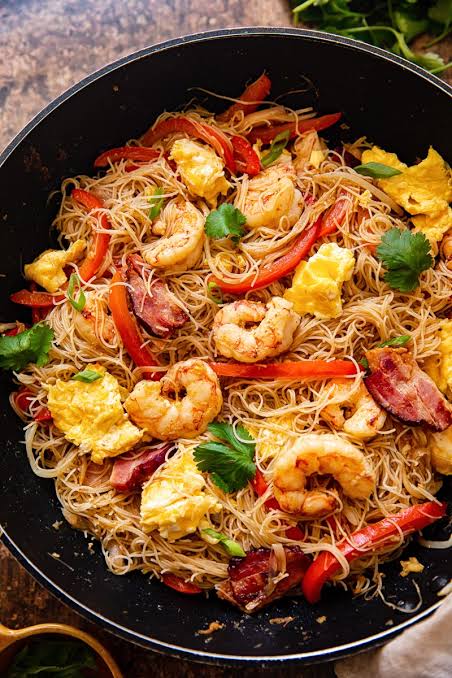 Chicken Singaporean Noodles (Prawns)