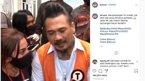 Jun 08, 2021 · nora alexandra menggandeng jerinx tinggalkan lapas kerobokan. Setia Menemani Jerinx Sid Nora Alexandra Jadi Sorotan Netizen Suarajawatengah Id Batu Botos