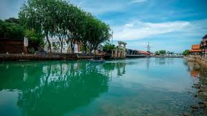 The meandering melaka river snakes through the city and splits off into a number of canals. Cleaner Malacca River Thanks To Mco