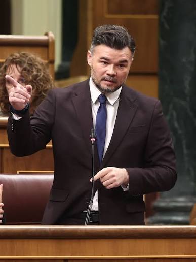 💥 Rufián retrata a Sánchez. , El diputado por ERC atacó a Pedro Sánchez  durante la última sesión de control al Gobierno del 2025. Gabriel Rufián  expuso la realidad económica de los españoles por culpa ...