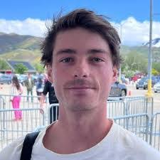 Troy Gipson's Instagram, Twitter & Facebook