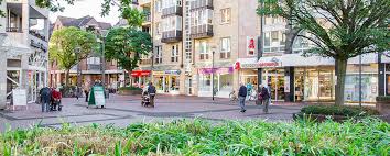 Parkplätze, hotels, restaurants und weitere services wie geldautomaten. Ein Bummel Uber Den Warrington Platz In Hilden Mit