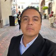 ALCANCE-. Eric Gudiño Torres, subsecretario de Desarrollo Político con  @LupitaMurguiaG, camino a la chamba sufrió un accidente automovilístico el  pasado miércoles. Ayer lo operaron exitosamente de cervicales. Estará  ausente unos días,