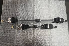 Getah boot sebenarnya mudah saje hendak di ganti baru.pertama sekali cabut driveshaft dulu samaada kiri atau kanan yg hendak di repair.kalo ada. Proton Wira 4g13 4g15 Mt At Drive Shaft