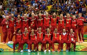A seleção dinamarquesa de futebol representa a dinamarca nas competições de futebol da fifa e é representada pela associação dinamarquesa de futebol. Dinamarca Conquista Ouro Inedito No Handebol Masculino Jovem Pan