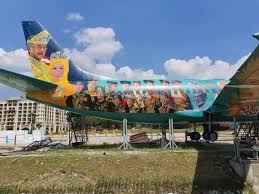 Ia mempunyai landasan terbang yang menuju 22/04 sepanjang 8,202 meter dan selebar 148 meter berturap. Mural Badan Pesawat N2 Bengkoka